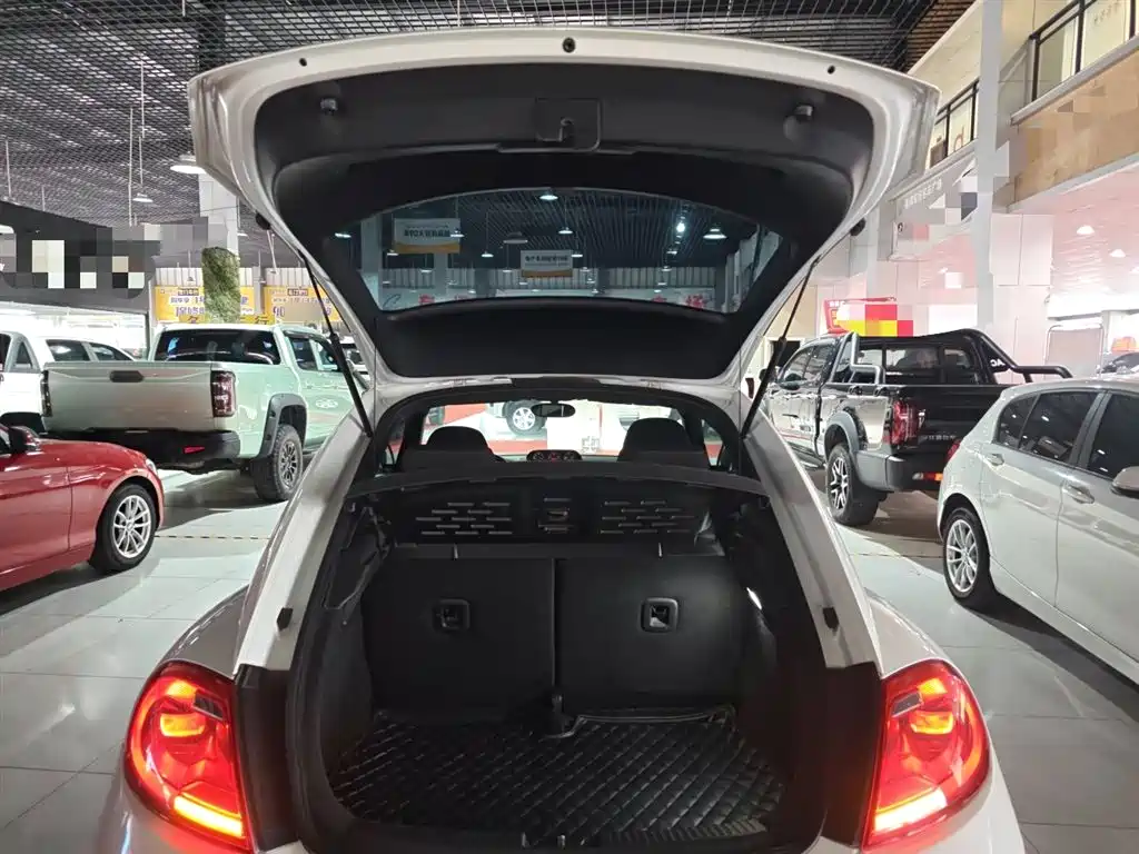 Volkswagen Beetle 2013 1.4TSI Fashion Edition фото 15