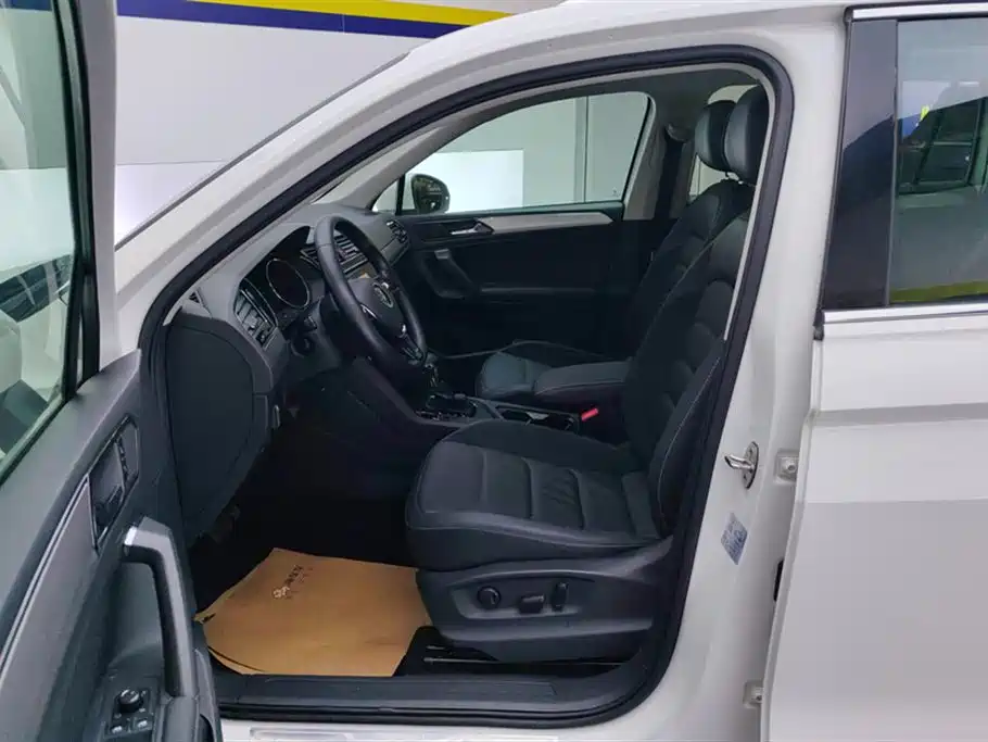 Volkswagen Tiguan L 2021 330TSI Automatic 2WD Smart фото 9