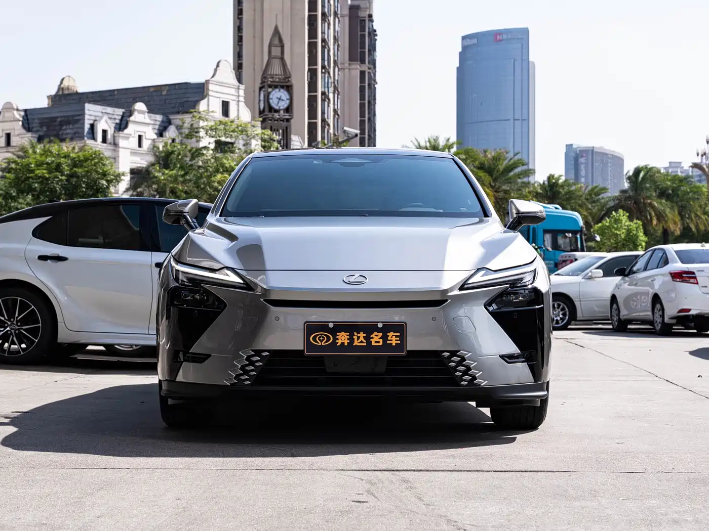 Lexus ES 2025 Model 300h Base Version фото 2
