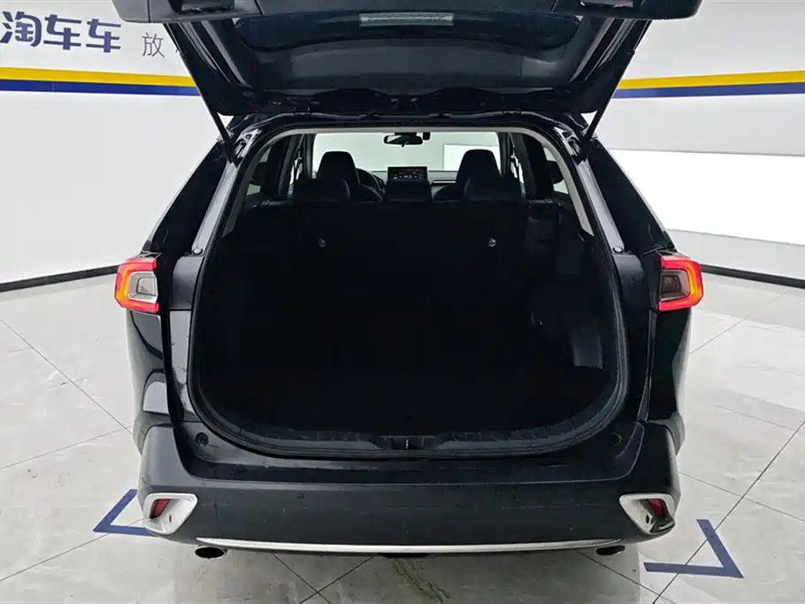 Toyota Wildlander 2022 2.0L CVT FWD Luxury PLUS Edition фото 4