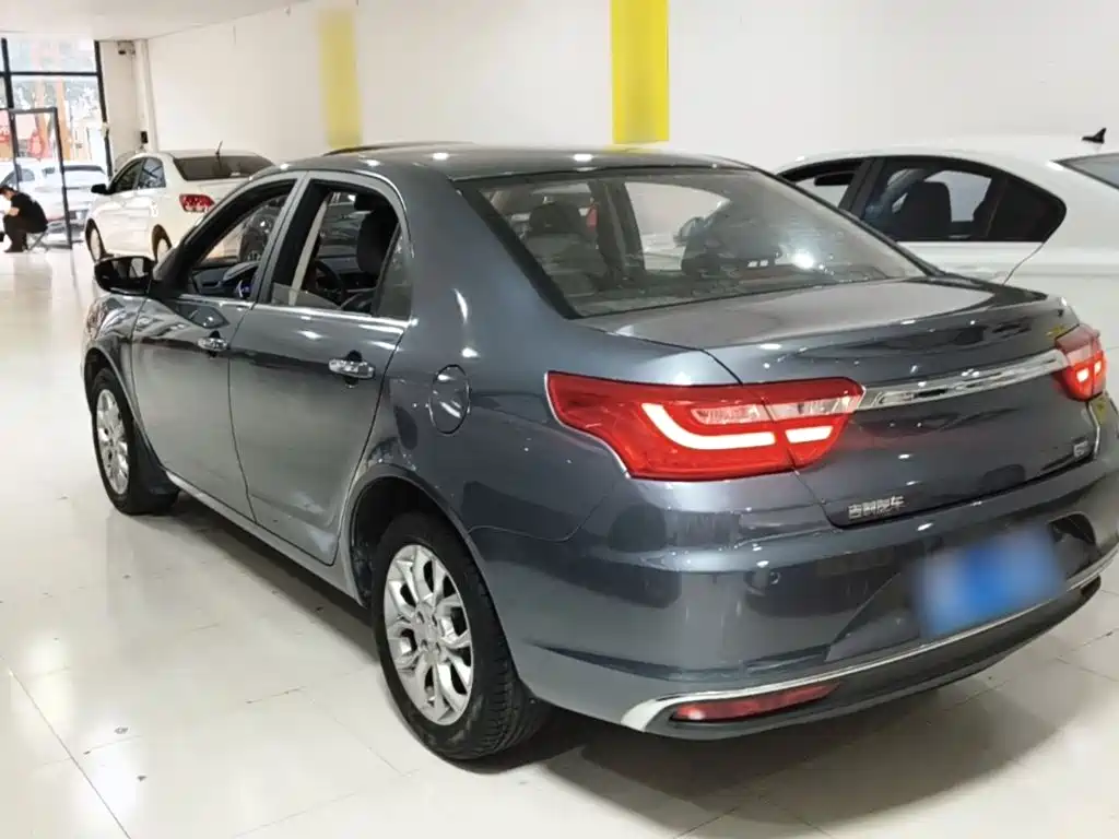 Фото 23 - Geely Vision