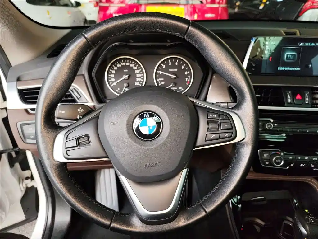 BMW X1 2018 xDrive20Li Premium Model фото 7