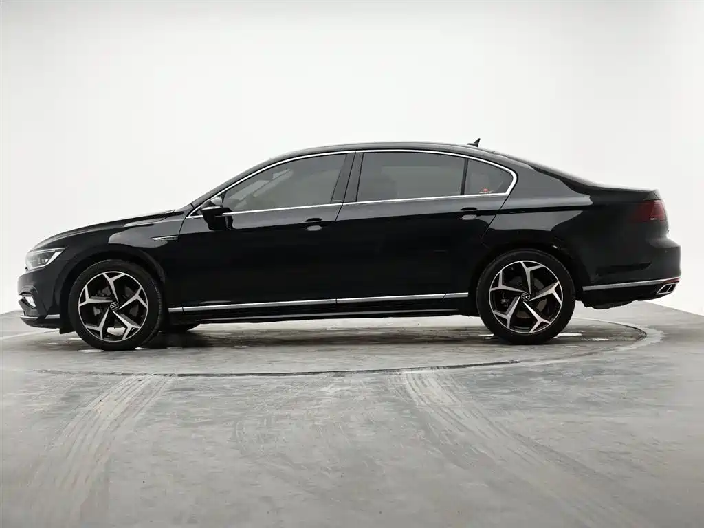 Volkswagen Magotan 2023 Model 2 Million Commemorative Edition 330TSI DSG Luxury фото 6