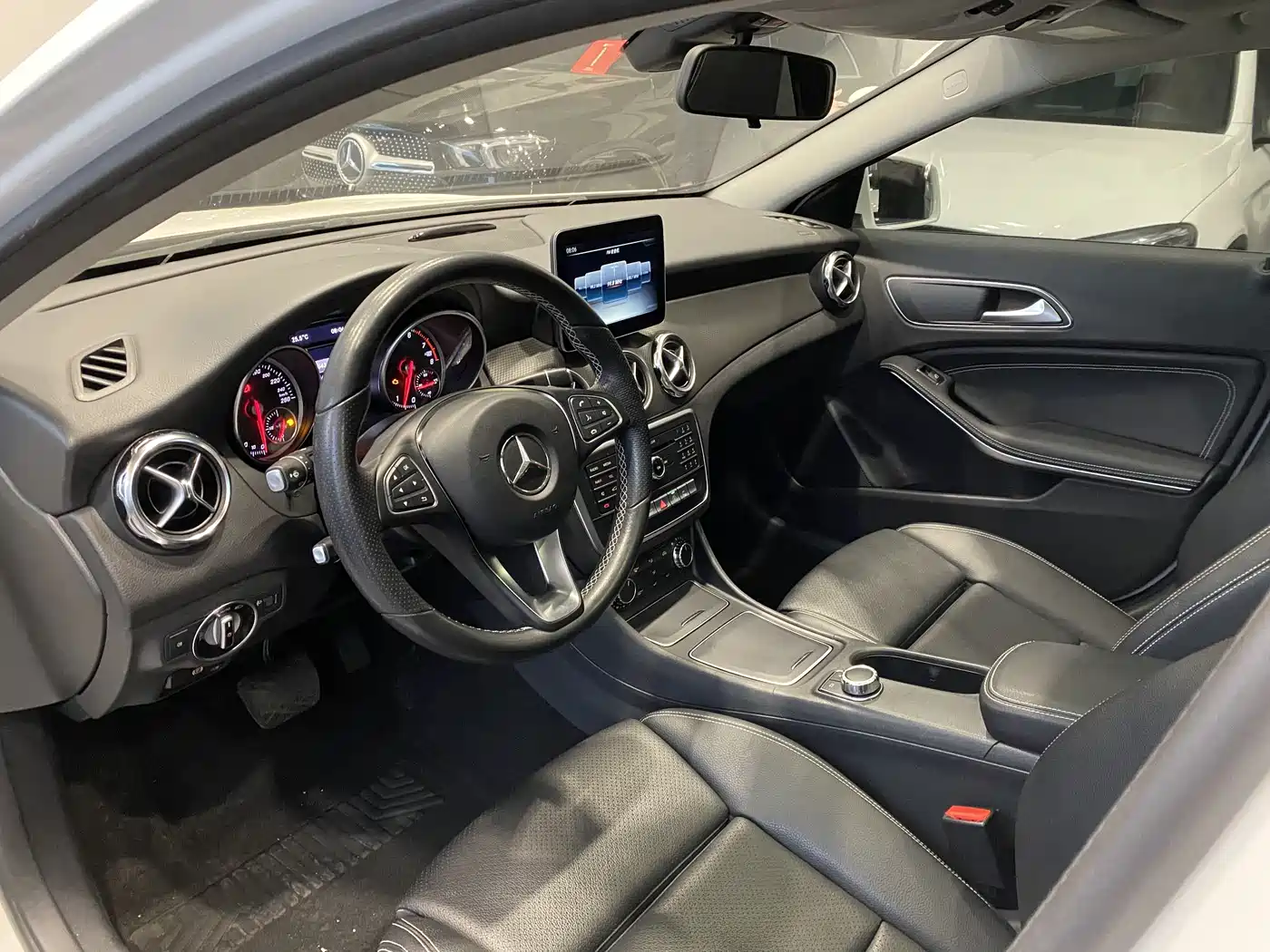 Mercedes-Benz GLA 2017 GLA 200 Dynamic фото 7