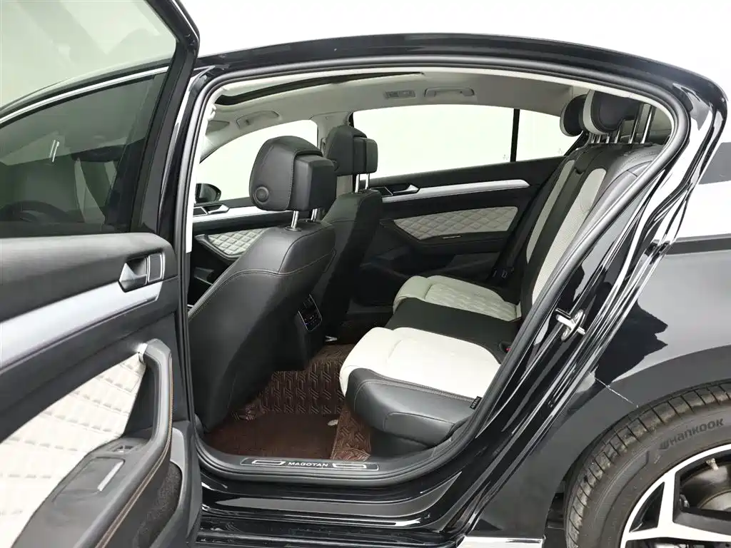 Volkswagen Magotan 2023 Model 2 Million Commemorative Edition 330TSI DSG Luxury фото 13