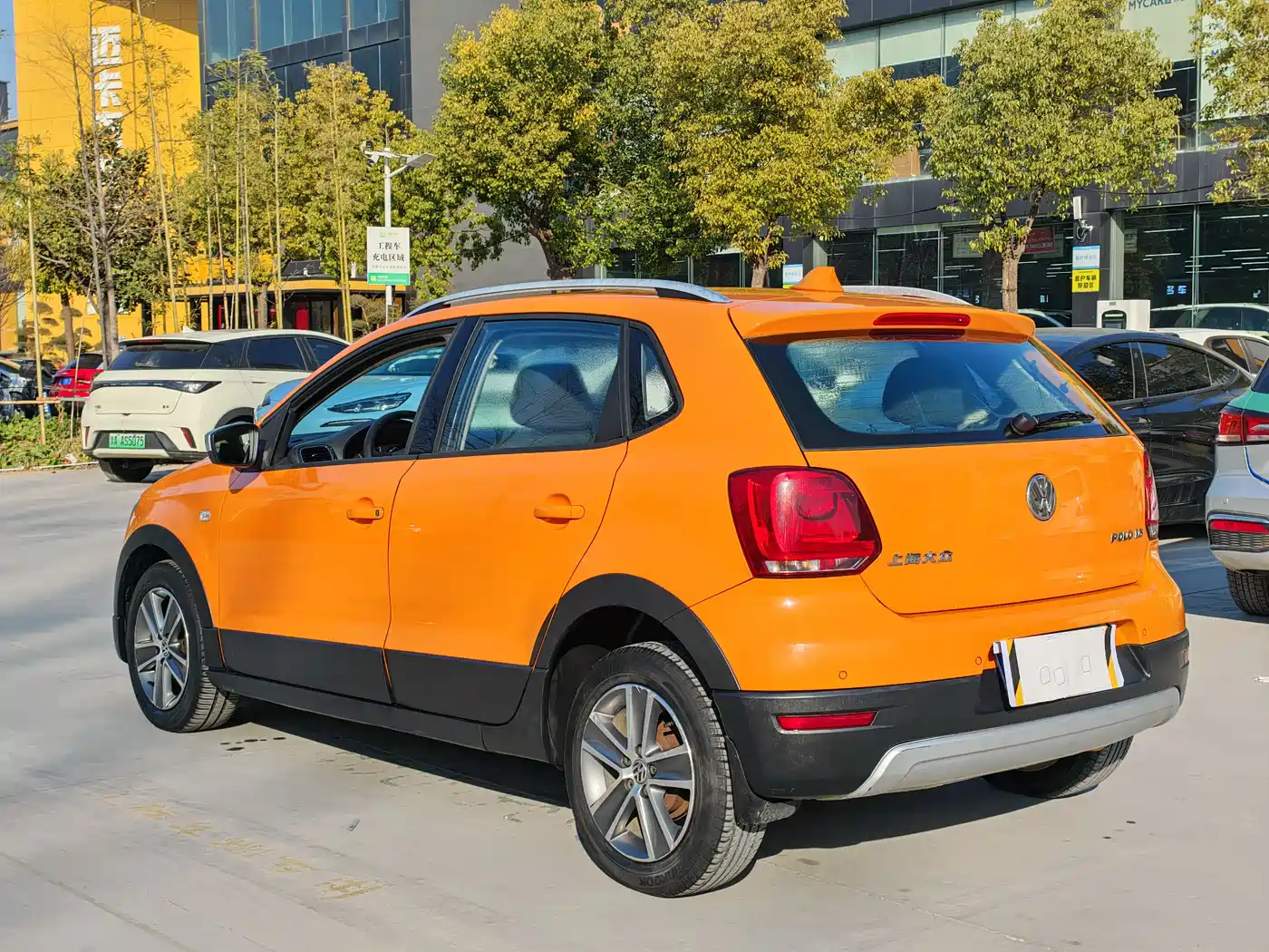 Volkswagen Polo 2014 1.6L Cross Polo Automatic фото 10