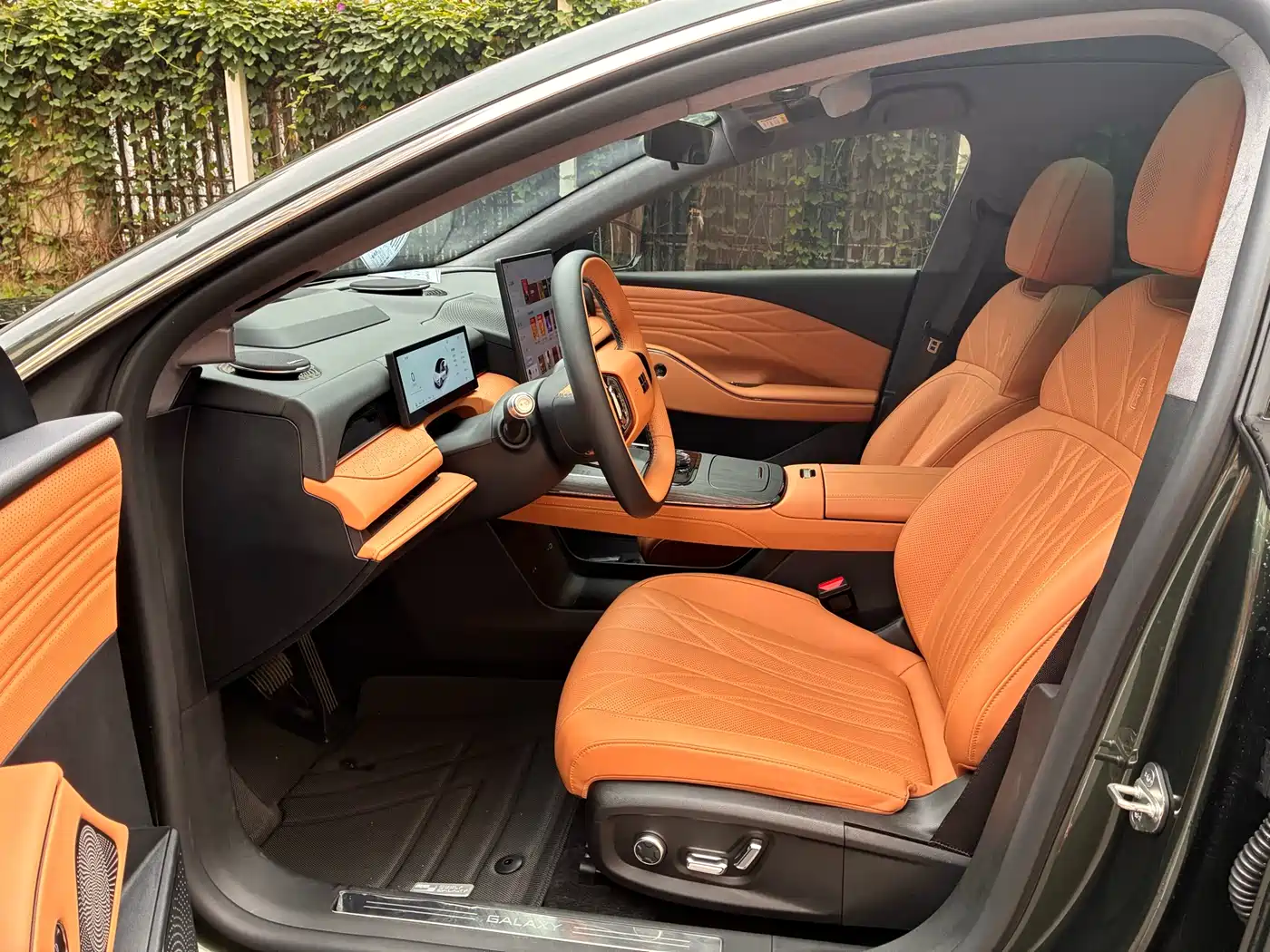 Geely Galaxy Galaxy Xingyao 8 2025 Model 130km EM-i Flagship Edition фото 14