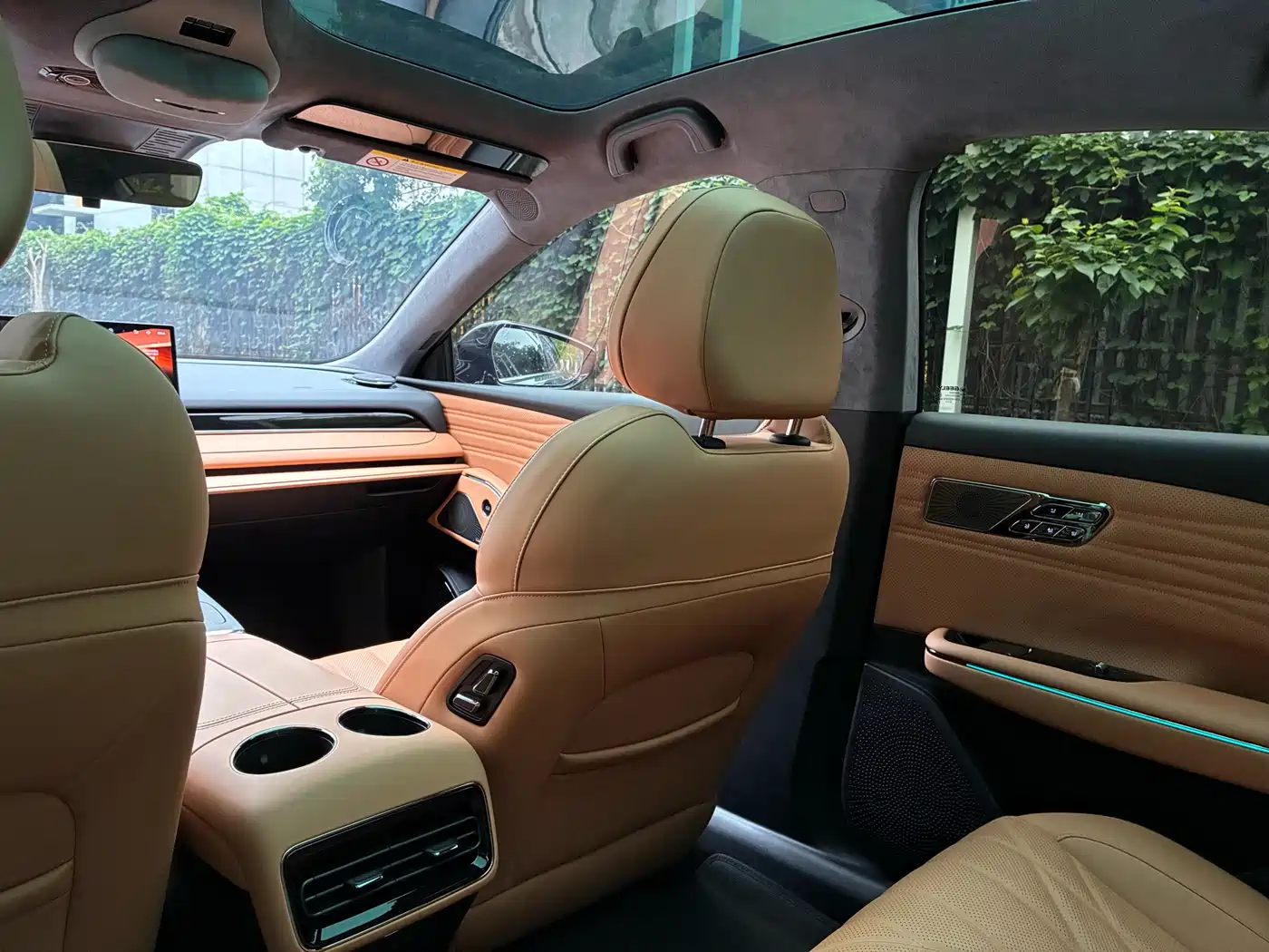 Geely Galaxy Galaxy Xingyao 8 2025 Model 130km EM-i Flagship Edition фото 25