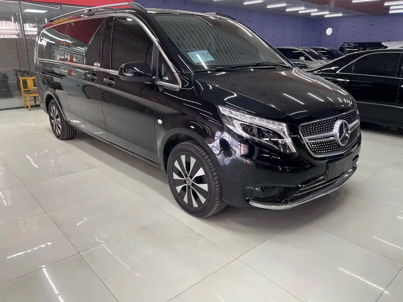 Mercedes-Benz Vito 2023 2.0T Elite 7-Seater фото 3