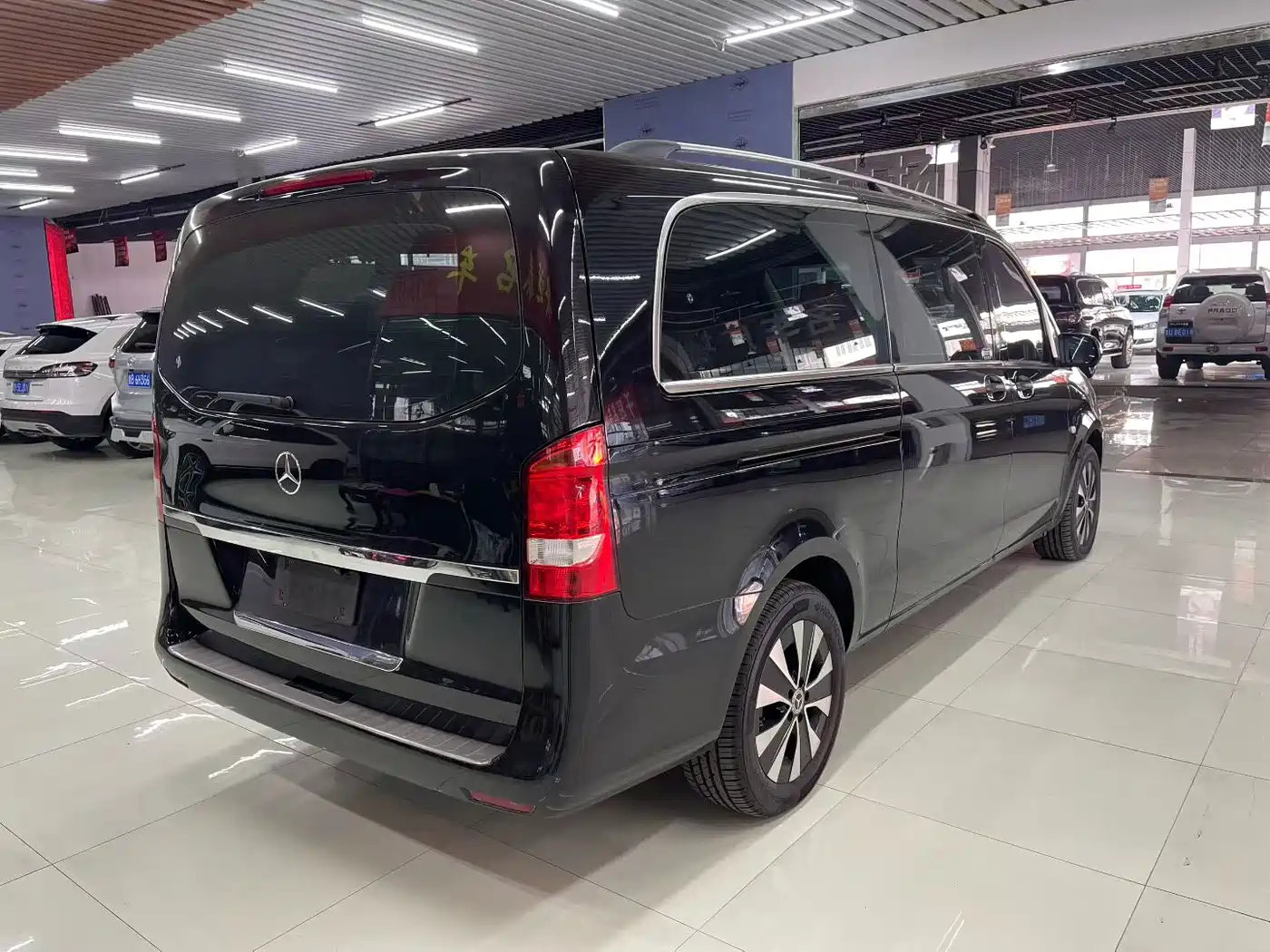 Mercedes-Benz Vito 2023 2.0T Elite 7-Seater фото 4