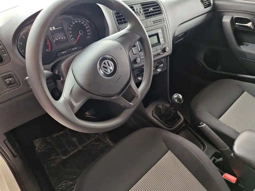 Volkswagen Polo 2016 1.4L Manual Trend фото 9