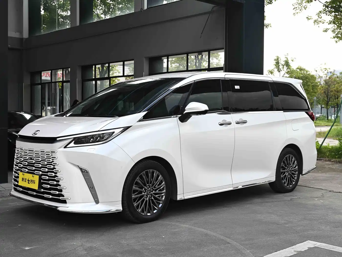 2026 Lexus LM