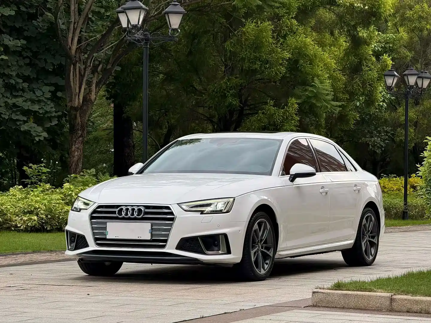 Фото 1 - Audi A4L
