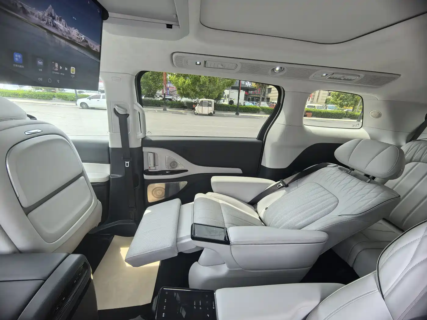 Voyah Auto Voyah Dreamer 2025 PHEV AWD Flagship Qian Kun Edition фото 20
