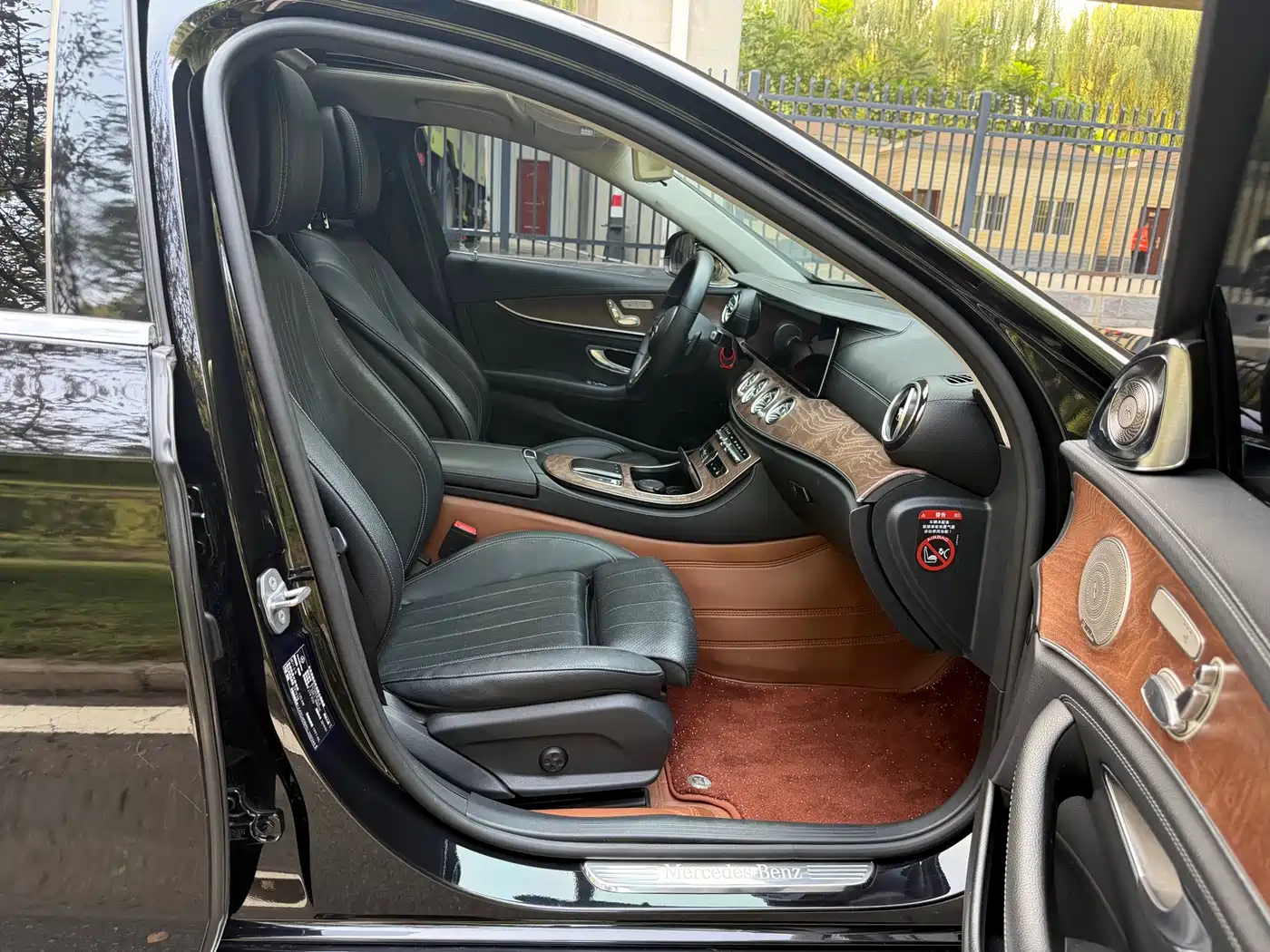 Фото 8 - Mercedes-Benz E-Class
