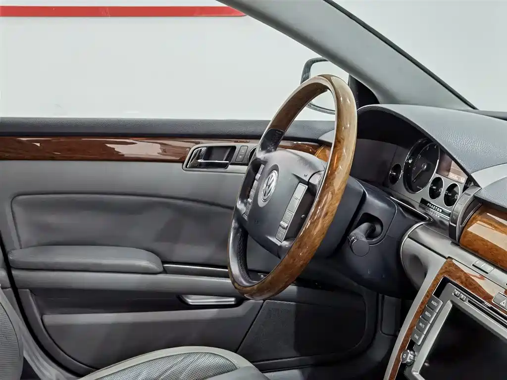 Volkswagen Phaeton 2009 Model 3.6L V6 5-seat Extended Comfort фото 22