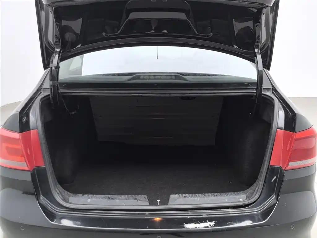 Volkswagen Santana 2015 1.6L Manual Comfort Edition фото 16