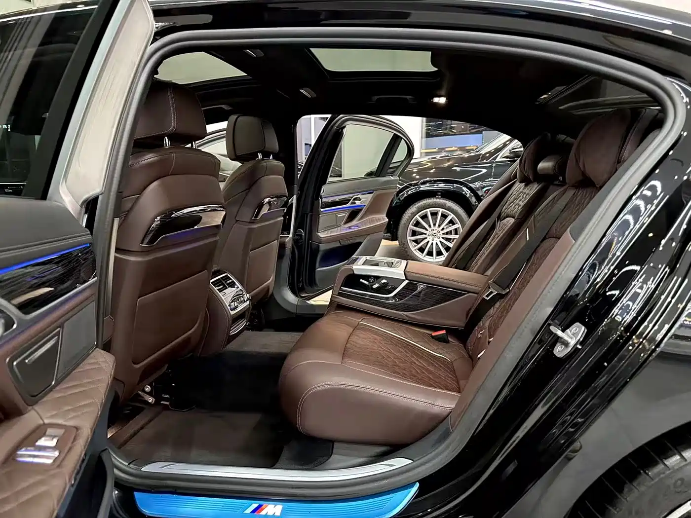 BMW 7 Series 2021 Model 740Li Leading M Sport Package фото 7