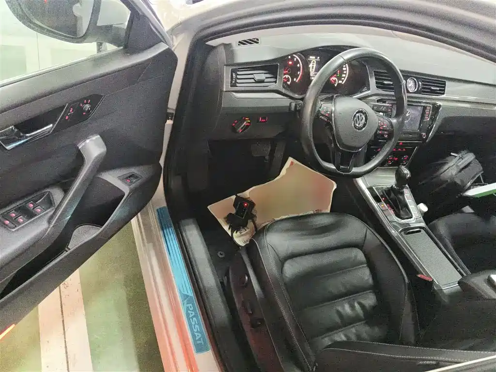 Volkswagen Passat 2016 330TSI DSG Honor Edition фото 12