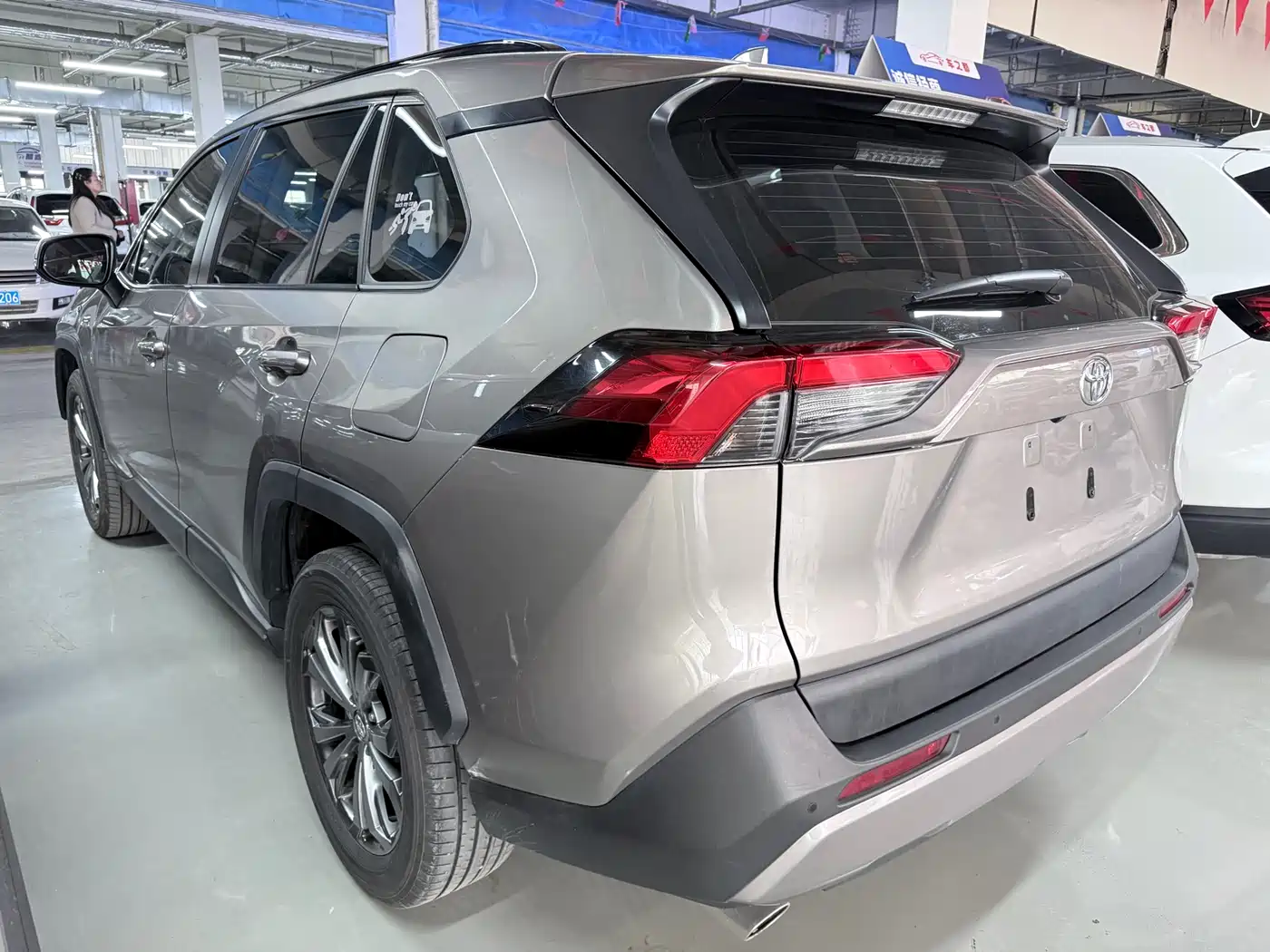 Toyota RAV4 Rongfang 2024 2.0L CVT FWD Style Plus Edition фото 17