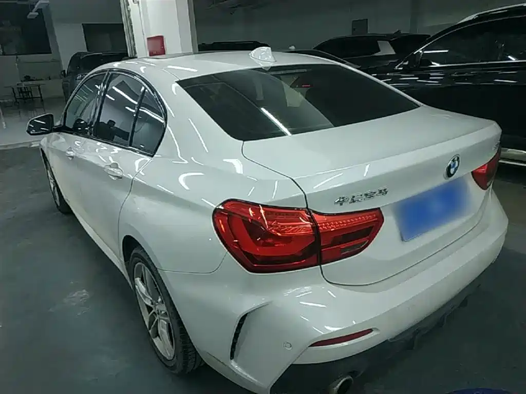 BMW 1 Series 2019 118i M Sport Package фото 5
