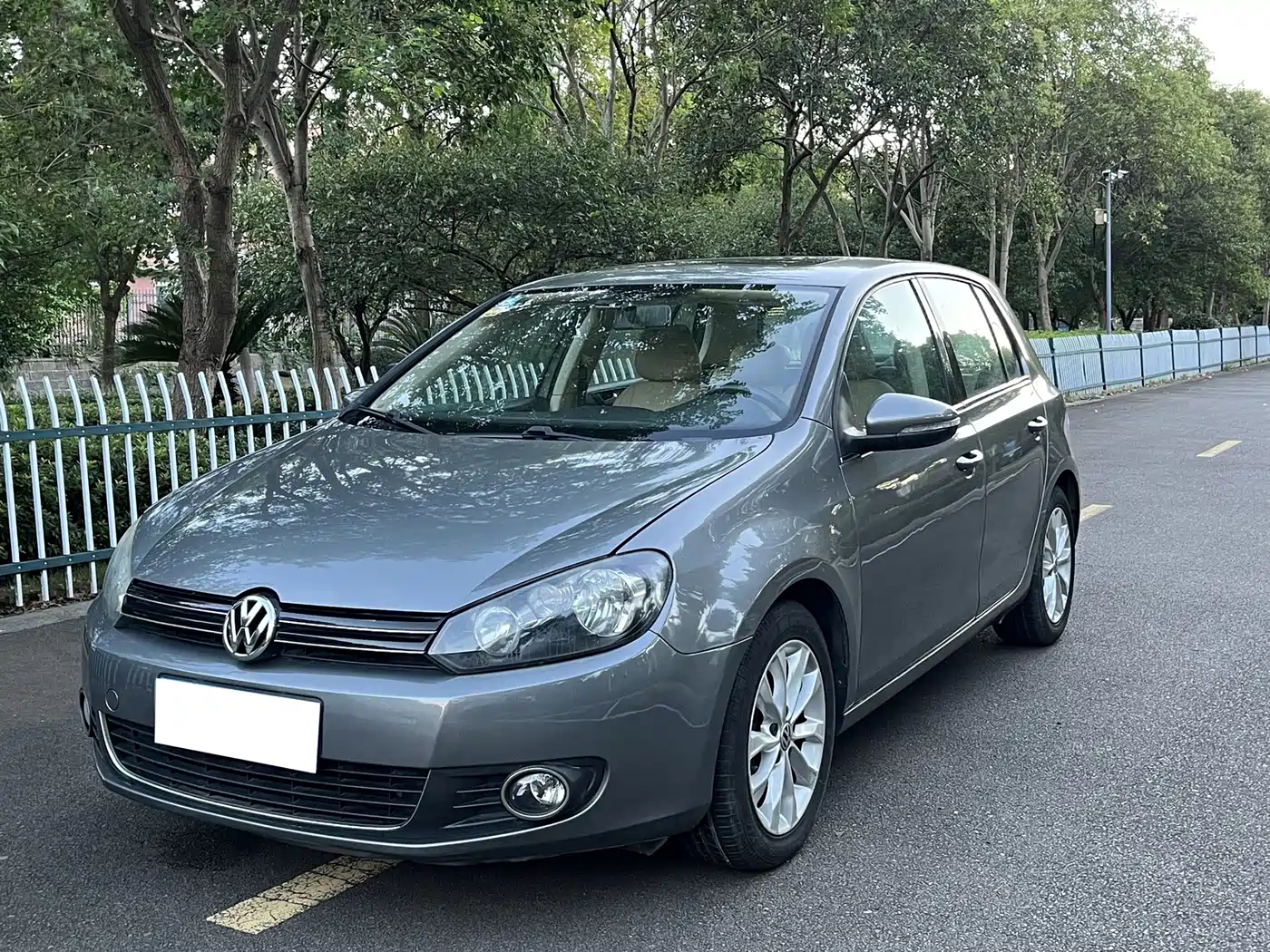 Фото 1 - Volkswagen Golf