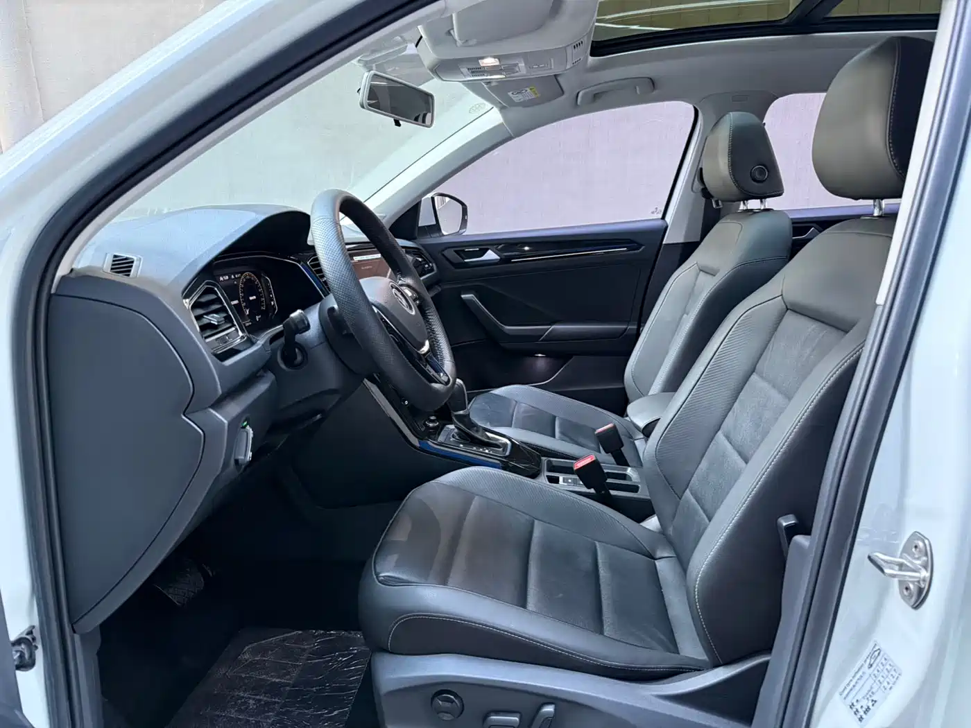 VOLKSWAGEN T ROC EXPLORING SONGS