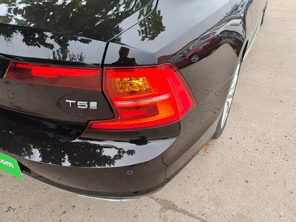 Photo 24 - Volvo S90