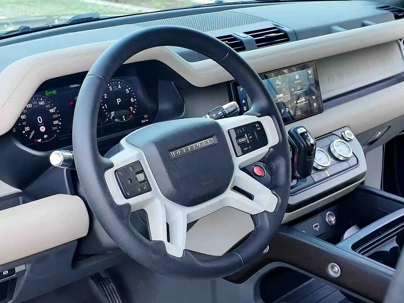 Land Rover Defender 2021 110 P400 SE фото 4