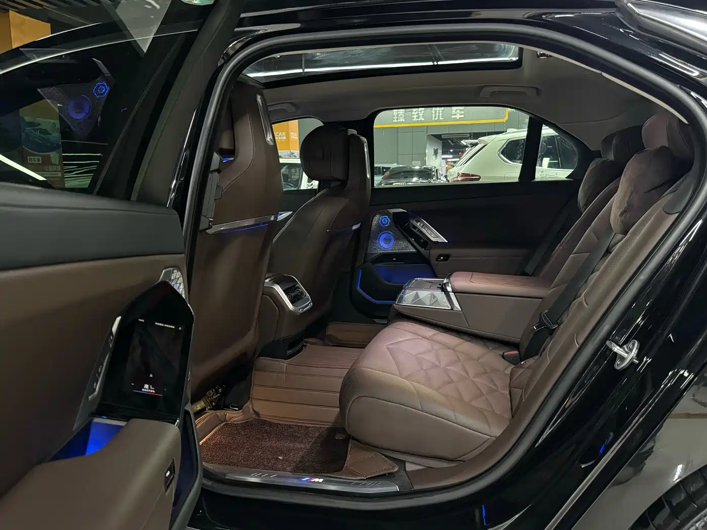 BMW 7 Series 2023 Model 735Li M Sport Package фото 17