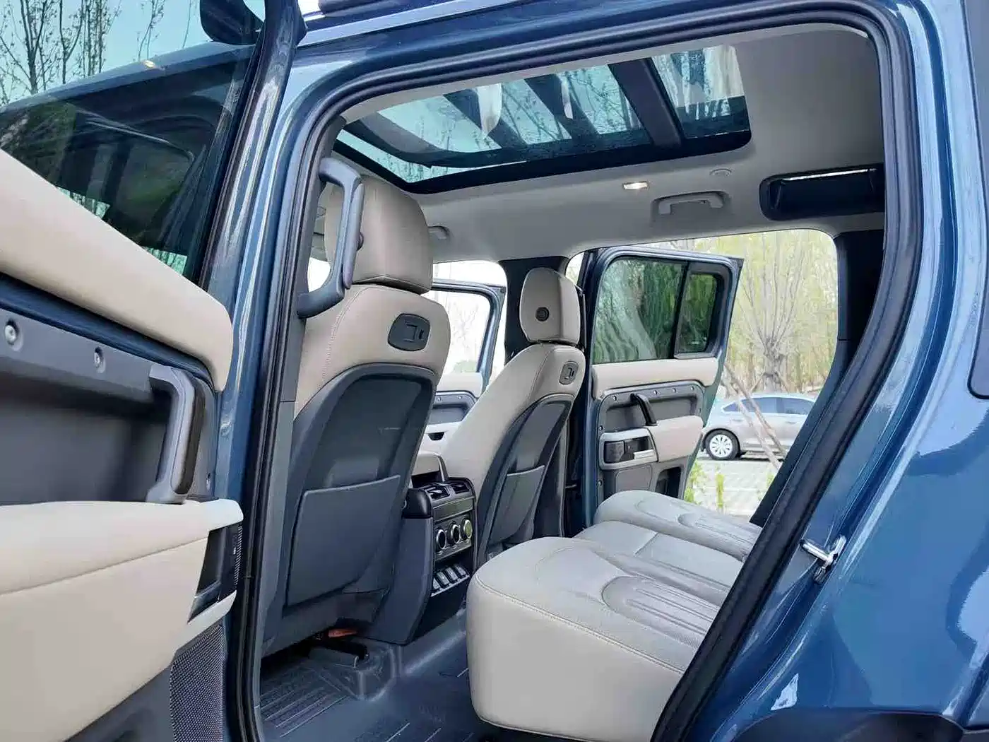 Land Rover Defender 2021 110 P400 SE фото 14