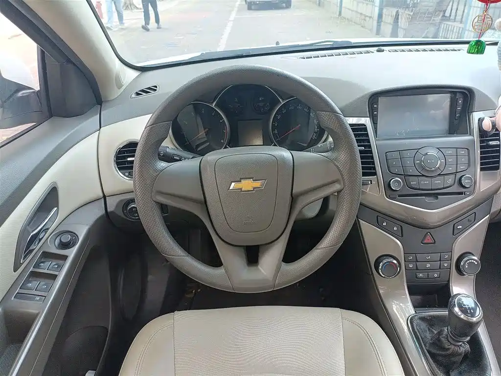Chevrolet Cruze 2015 1.5L Classic SE MT фото 3