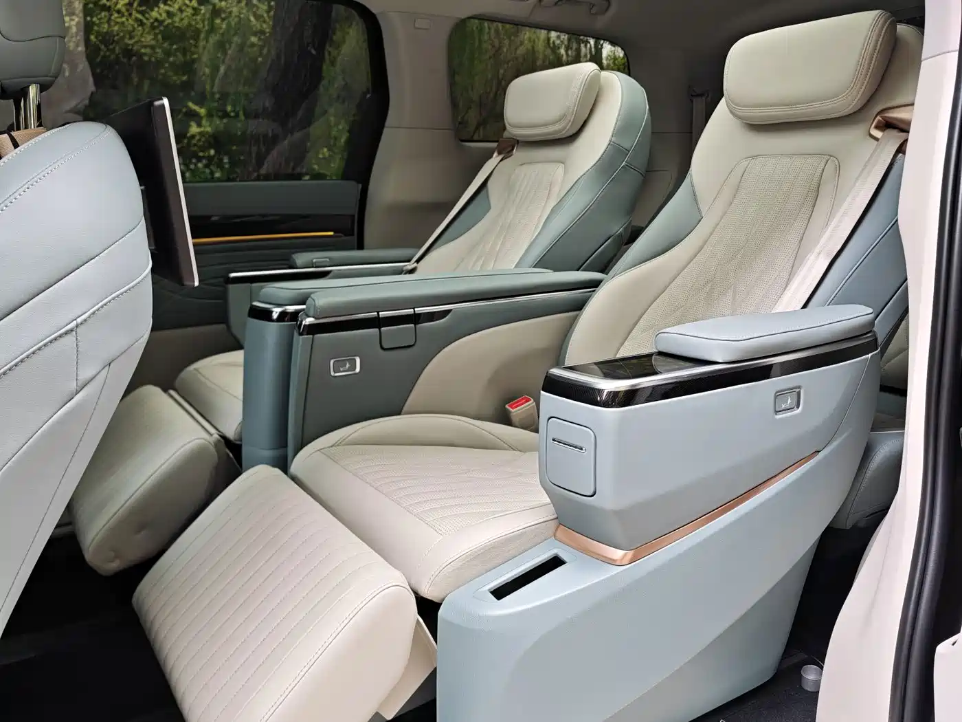 SAIC Maxus Maxus G90 2023 2023 2.0T Interstellar Six-Seater Edition