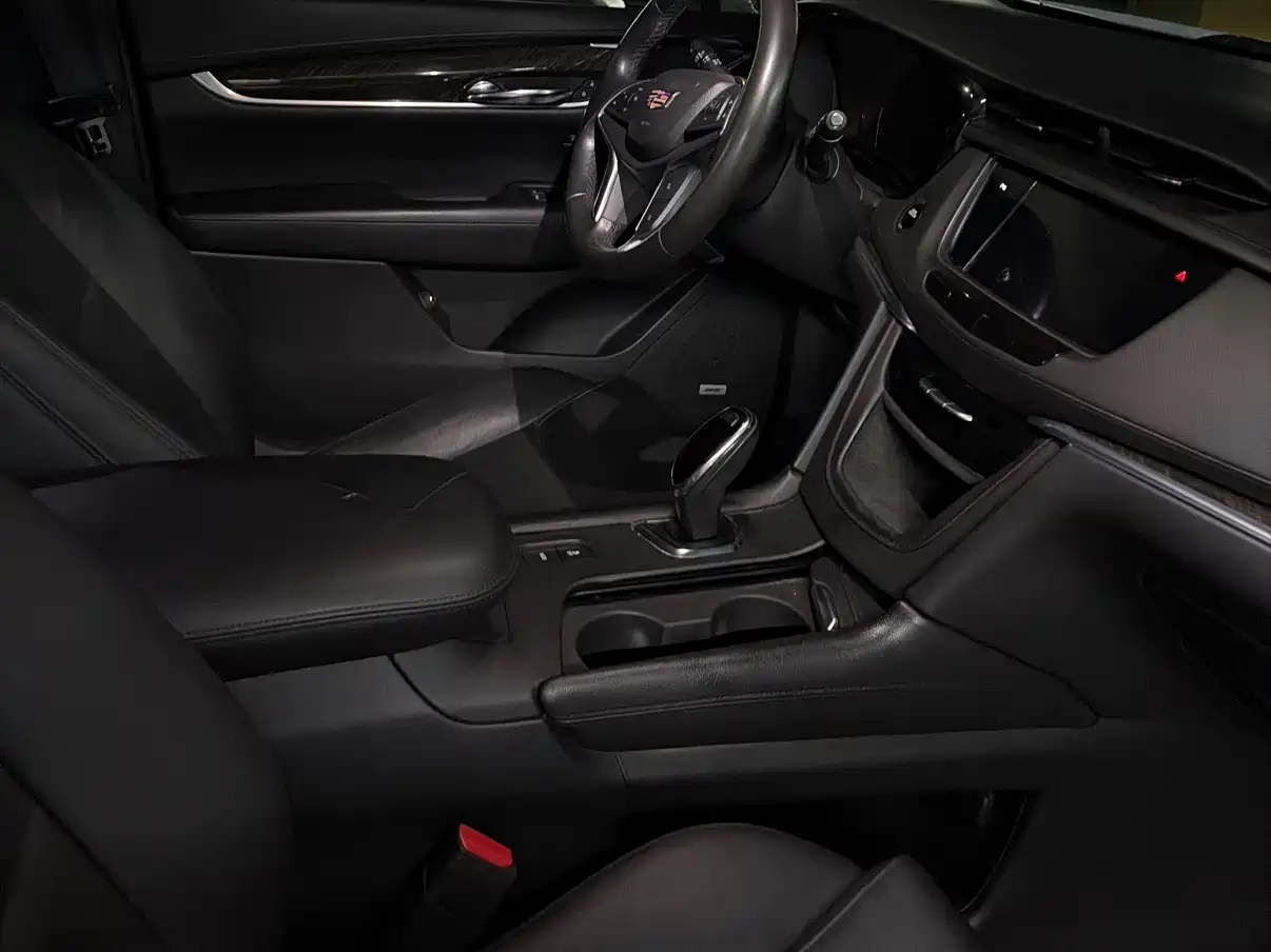 Cadillac XT5 2017 2016 25T Luxury Model