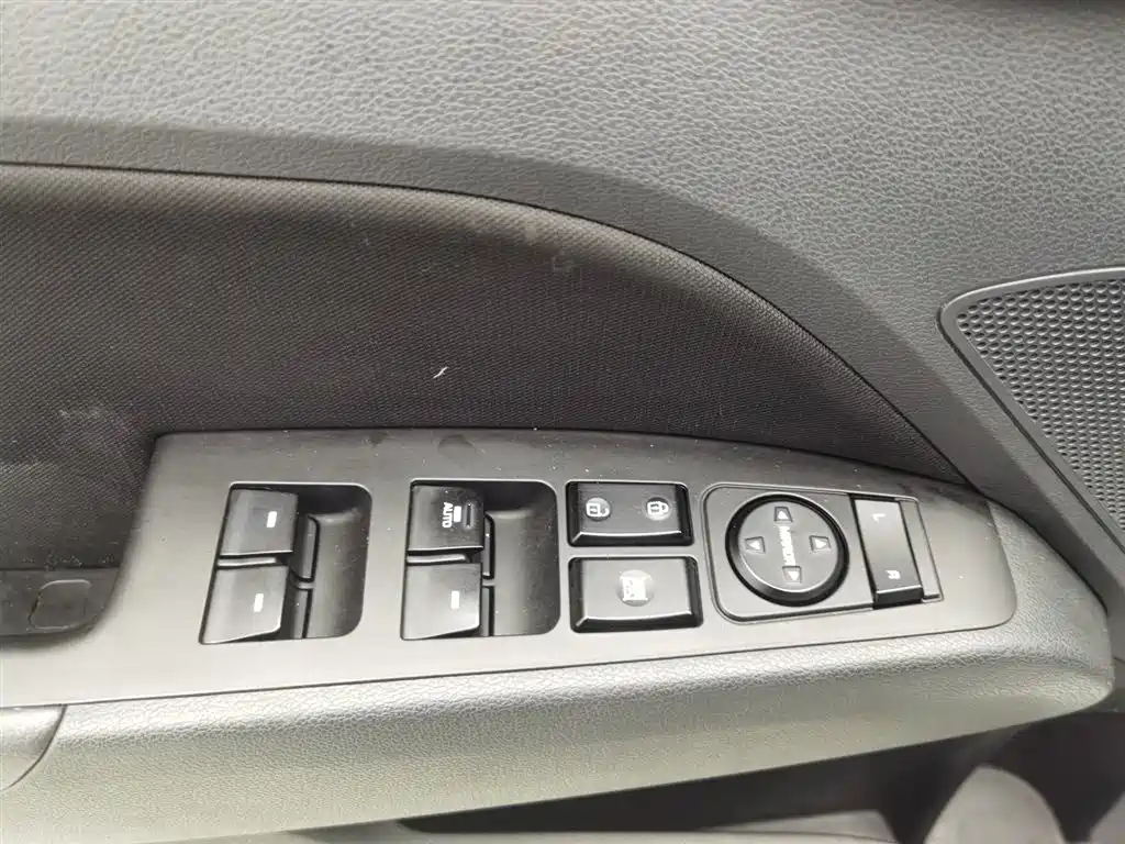 Hyundai Elantra 2016 Model 1.6L Automatic Smart Elite фото 9