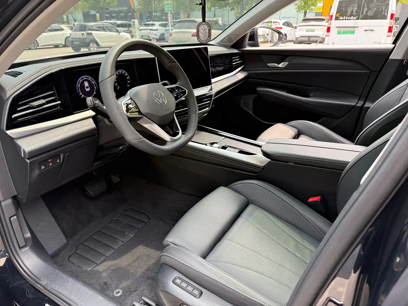 Volkswagen Passat 2025 2025 Pro 380TSI Dragon Glory Edition
