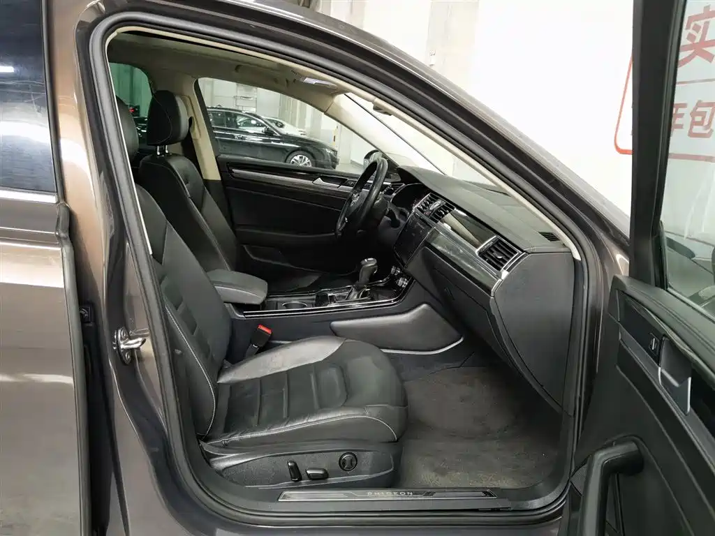 Volkswagen Phideon 2018 Facelift 380TSI FWD Business фото 23
