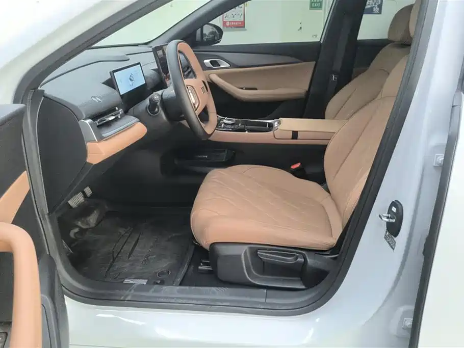 Geely Galaxy Galaxy A7 2025 EM-i 70km Luxury Edition фото 9