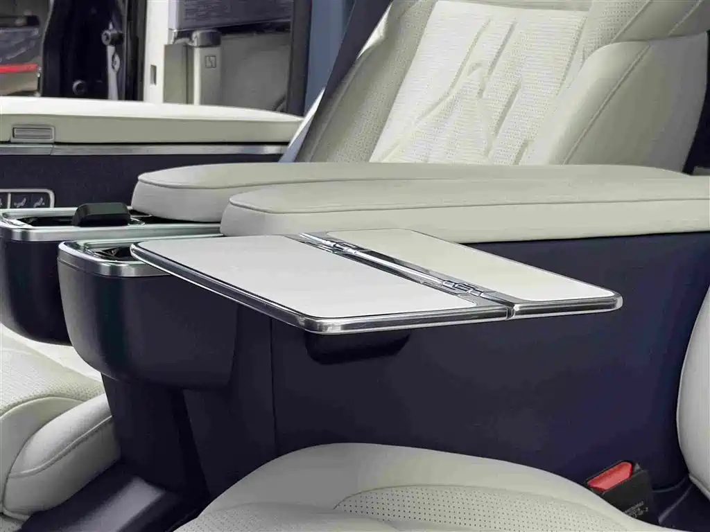 ZEEKR 009 2026 2024 6-seat Executive AWD 108kWh