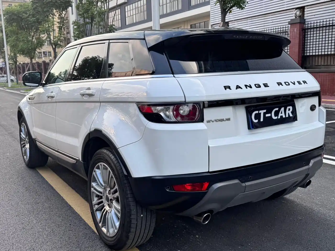 Land Rover Range Rover Evoque (Import) 2012 2012 2.0T 5-door Premium Edition