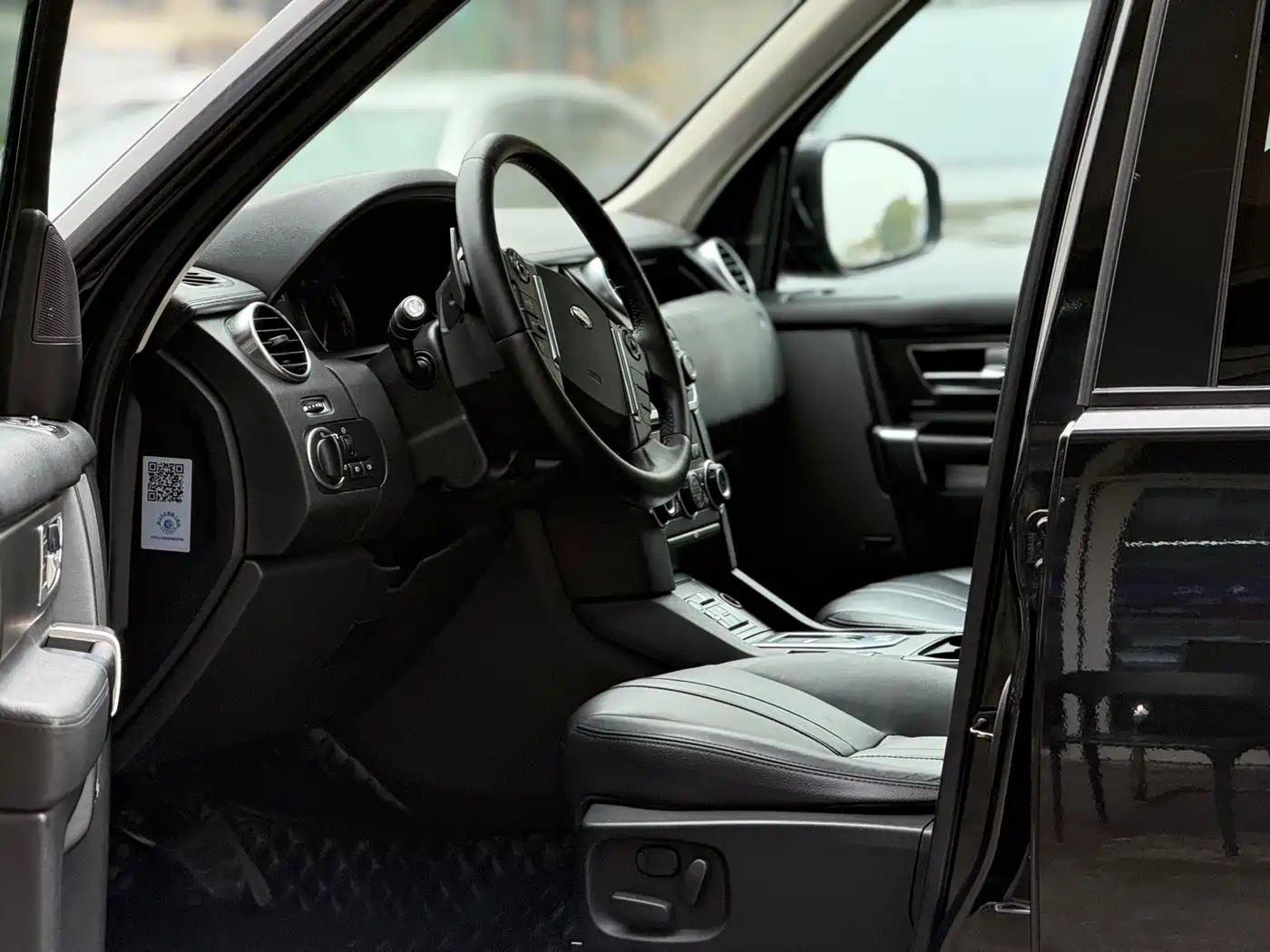 Land Rover Discovery 2015 3.0 SC V6 SE фото 5