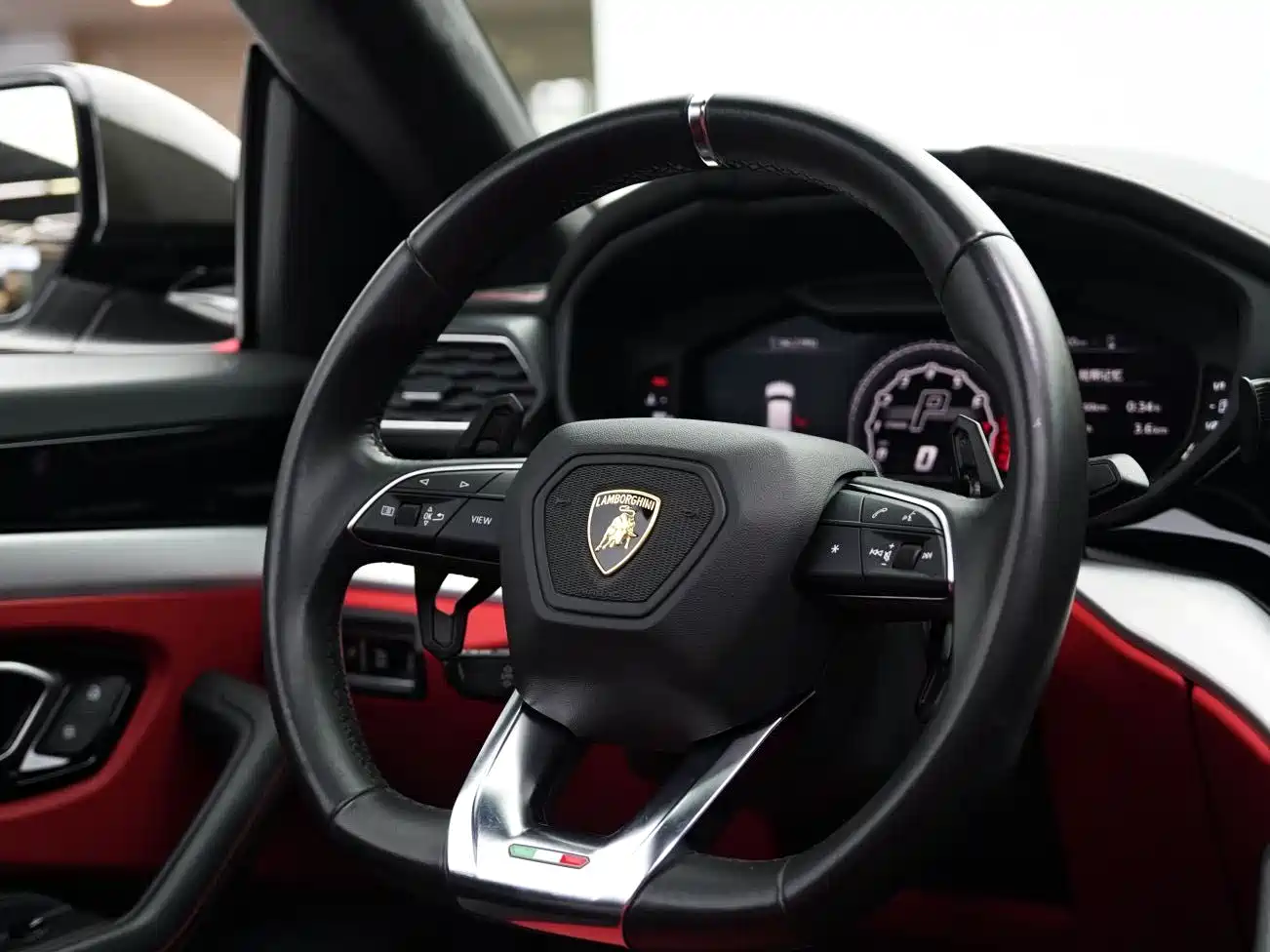 Lamborghini Urus 2018 4.0T V8 фото 13