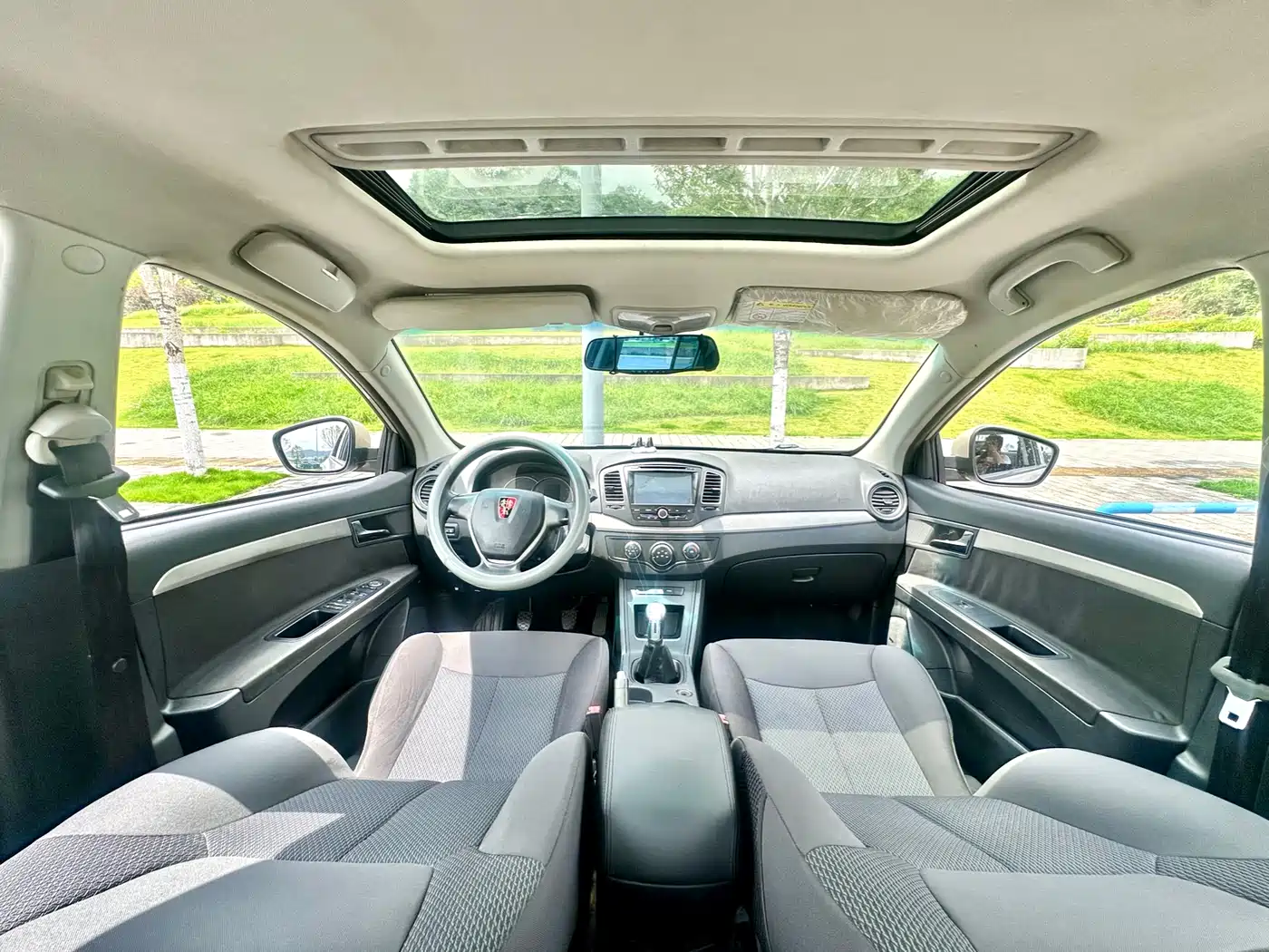 Roewe 350 2016 2015 Model 1.5L Manual Luxury Sunroof Edition