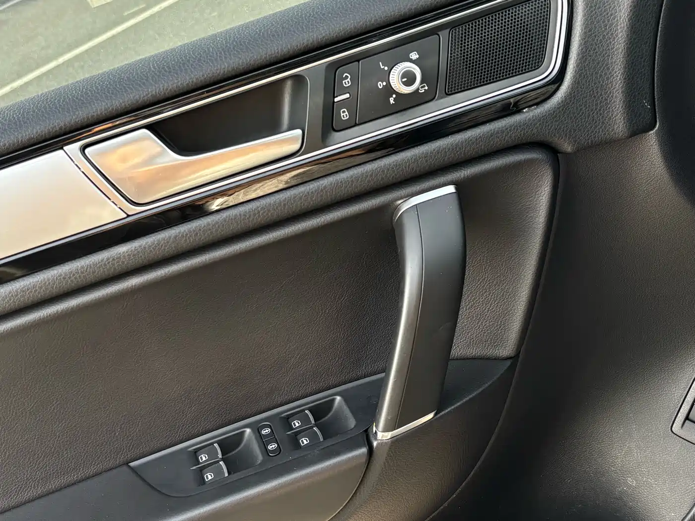 Volkswagen Touareg 2016 3.0TSI High Configuration фото 20