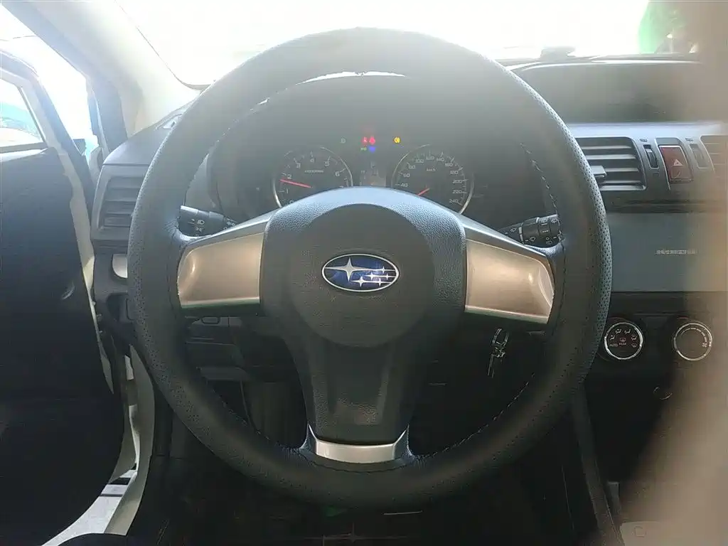 Subaru XV 2014 2.0i Comfort фото 11