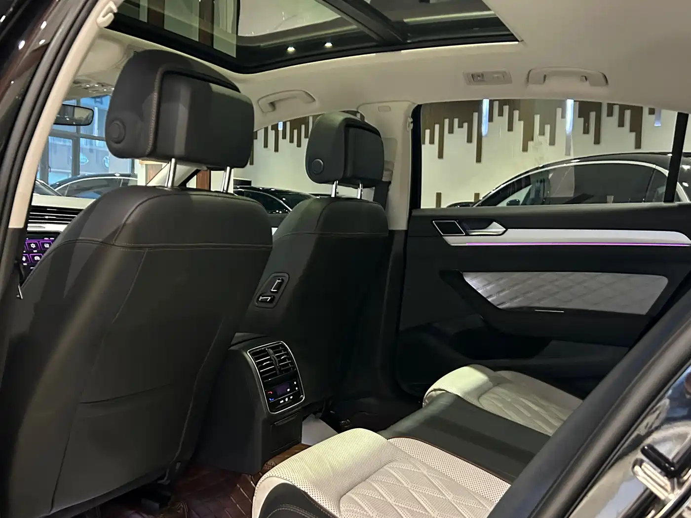 Volkswagen Magotan 2023 Model 2 Million Commemorative Edition 330TSI DSG Luxury фото 19