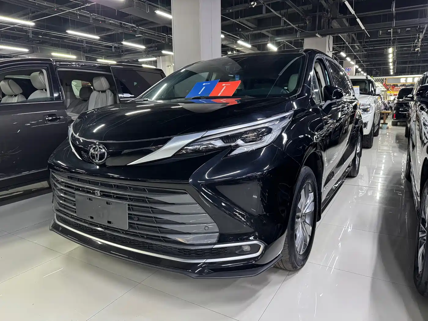 Toyota Sienna 2024 2.5L Hybrid 4WD Premium Edition фото 11