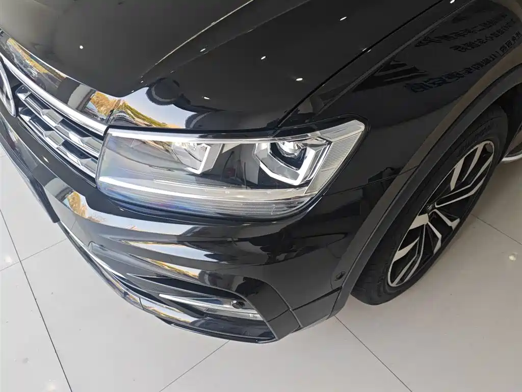 Volkswagen Tiguan L 2021 330TSI Automatic 2WD R-Line Premium фото 18