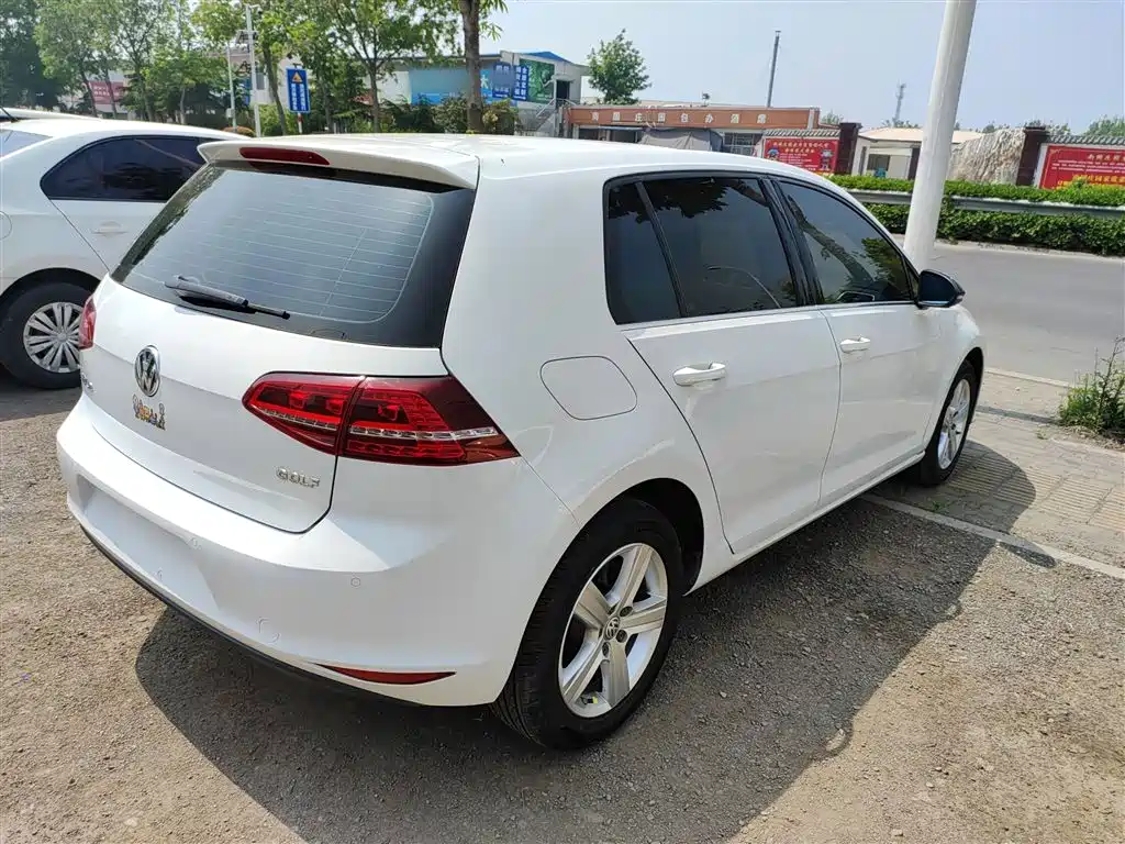 Volkswagen Golf 2017 1.6L Auto Comfort Millionth Edition фото 5