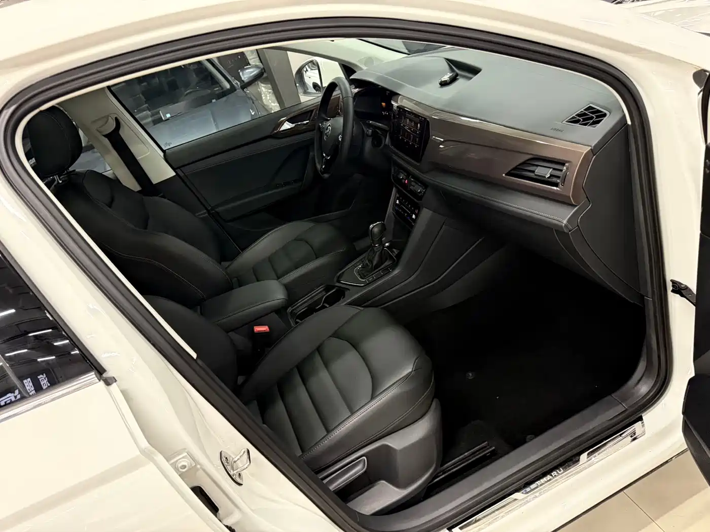 Volkswagen Tharu 2022 280TSI FWD Luxury Edition фото 15